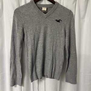 Hollister Sweater Men Y2K Small Gray V Neck Minimal Casual Embroidered Preppy